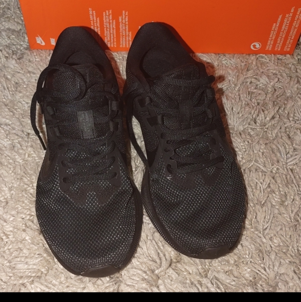 Woman's Nike - Picture 2 of 5